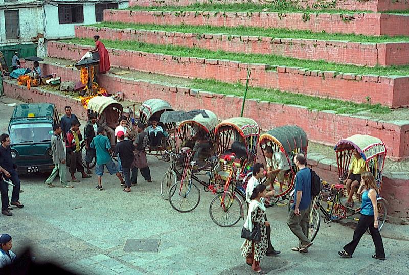 12_kathmandu_durbar_rikshow.JPG